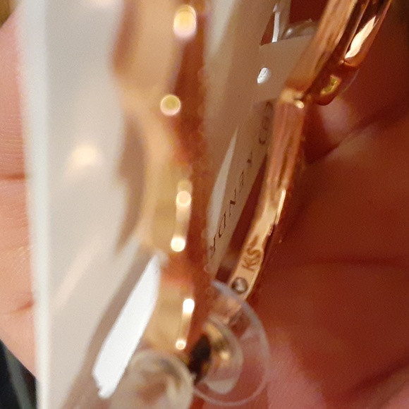 Kendra Scott Sophee Heart Hoop Earrings - Picture 7 of 10